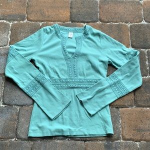 PRANA ORGANIC COTTON LONG SLEEVE SHIRT WITH CROCHET ACCENTS, SIZE SMALL